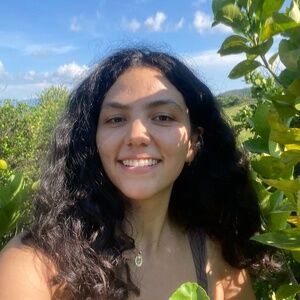 Meet your Posher, Yajaira